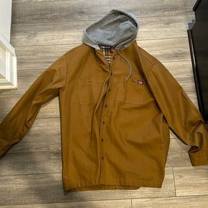 New without tags. Never worn. Wrangler work jacket Non insulated.
